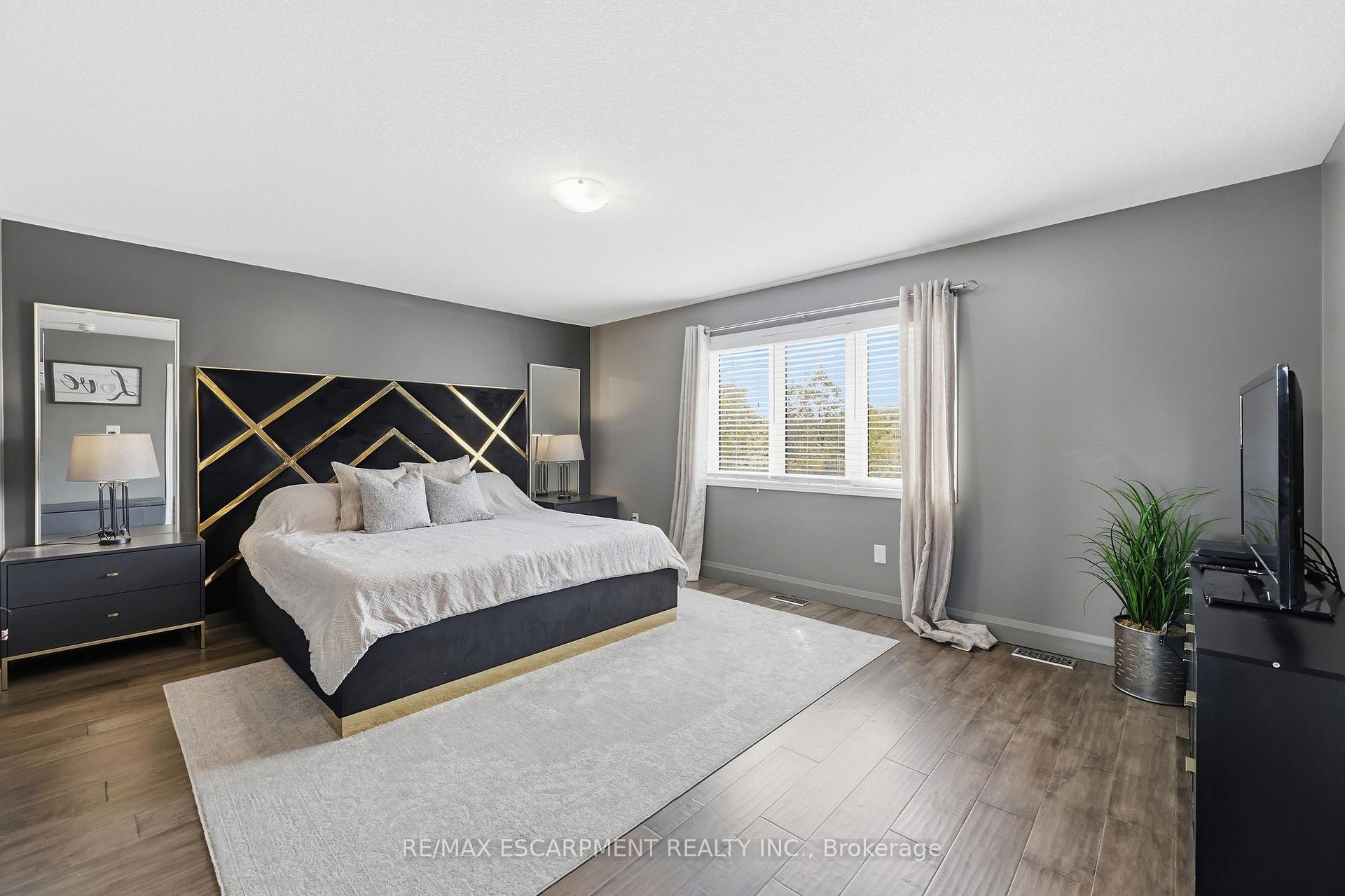 Photo 21 of 47 Larry Crescent, Haldimand — HOMEH