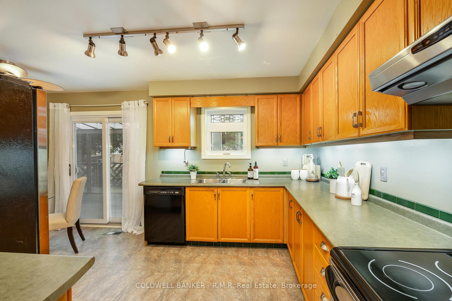 Photo 10 of 1090 Thimbleberry Circle, Oshawa, Eastdale — HOMEH