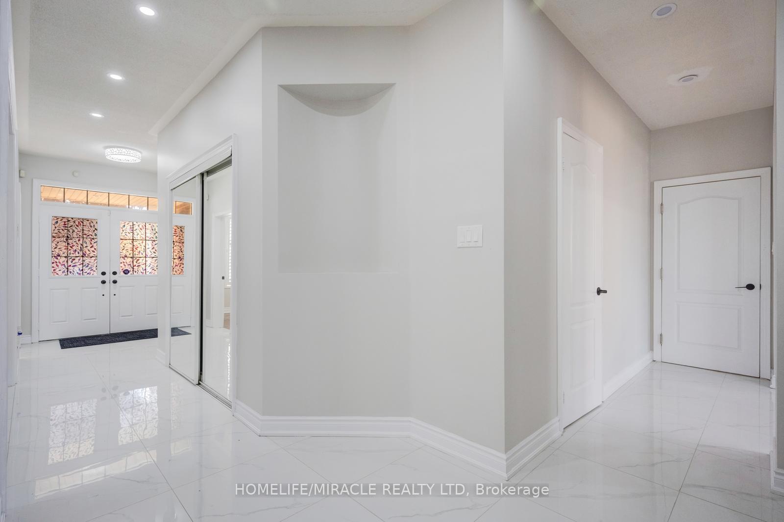 Photo 7 of 17 Latania Boulevard, Brampton, Vales of Castlemore — HOMEH
