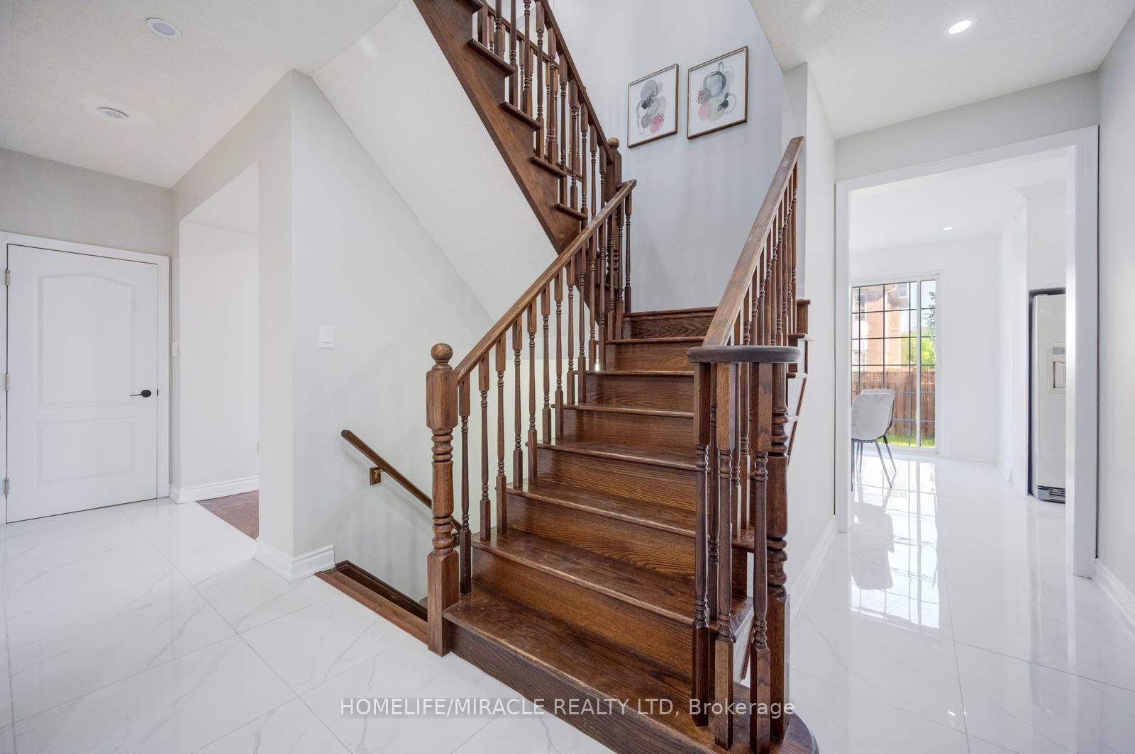 Photo 15 of 17 Latania Boulevard, Brampton, Vales of Castlemore — HOMEH