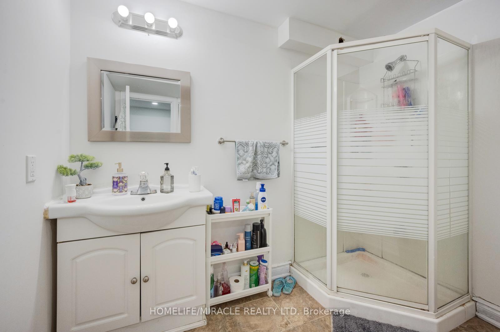 Photo 45 of 17 Latania Boulevard, Brampton, Vales of Castlemore — HOMEH