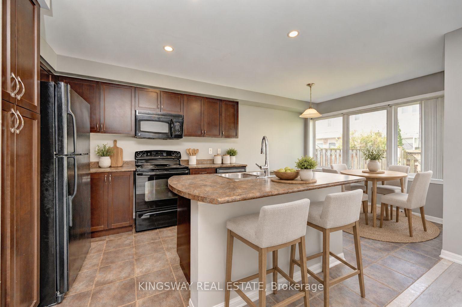 Photo 5 of 103 Blackbird Circle, Cambridge, Silver Heights — HOMEH