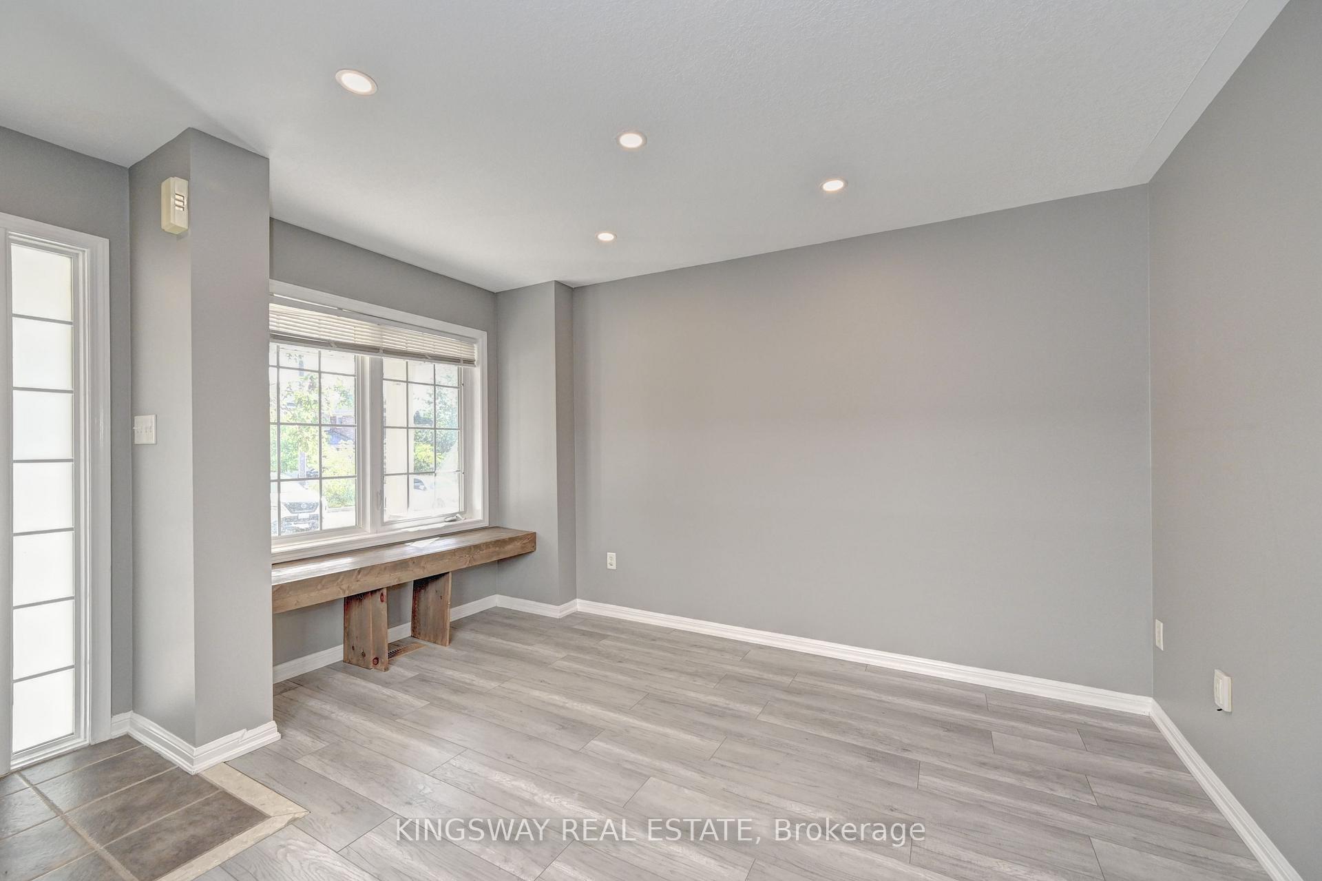 Photo 11 of 103 Blackbird Circle, Cambridge, Silver Heights — HOMEH