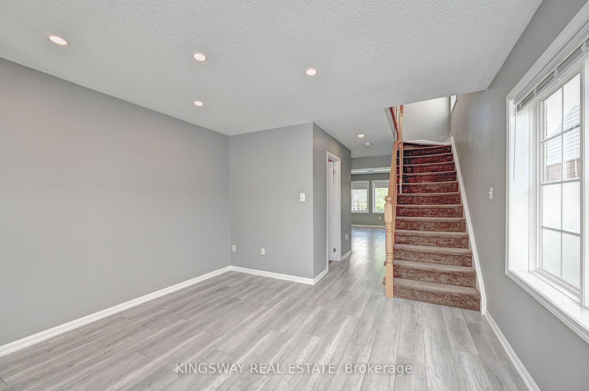 Photo 12 of 103 Blackbird Circle, Cambridge, Silver Heights — HOMEH