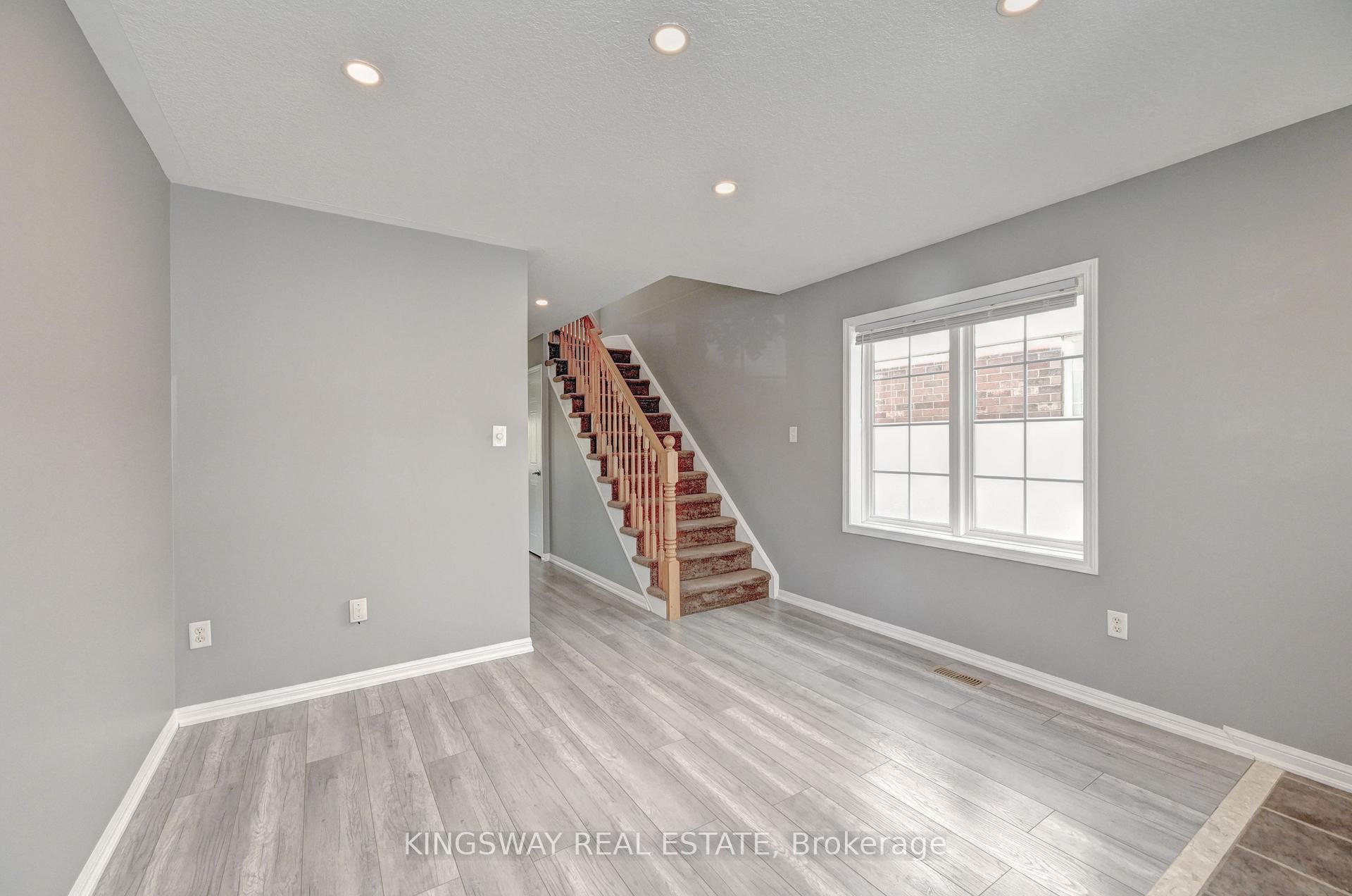 Photo 13 of 103 Blackbird Circle, Cambridge, Silver Heights — HOMEH