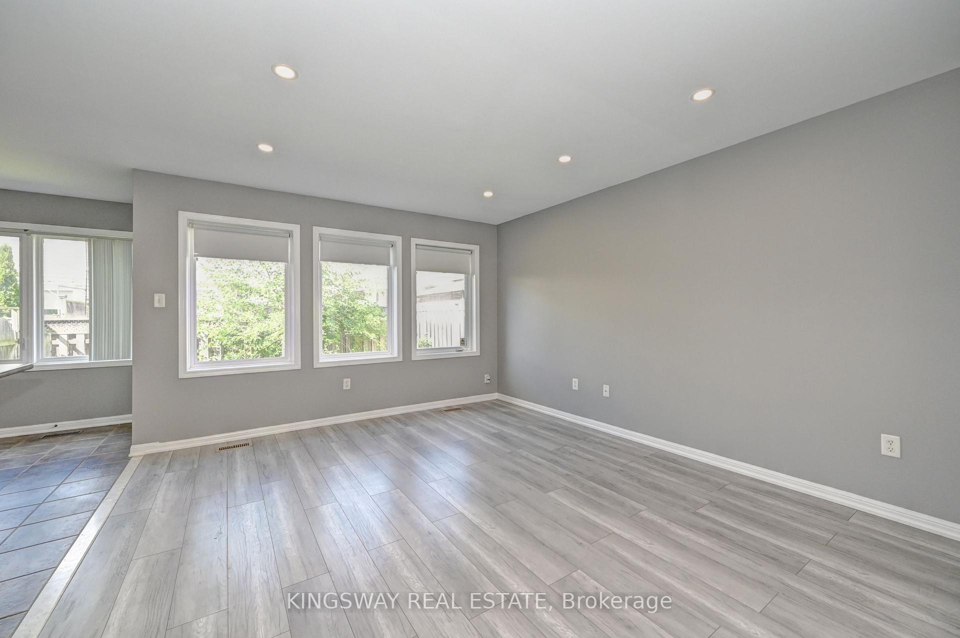Photo 16 of 103 Blackbird Circle, Cambridge, Silver Heights — HOMEH