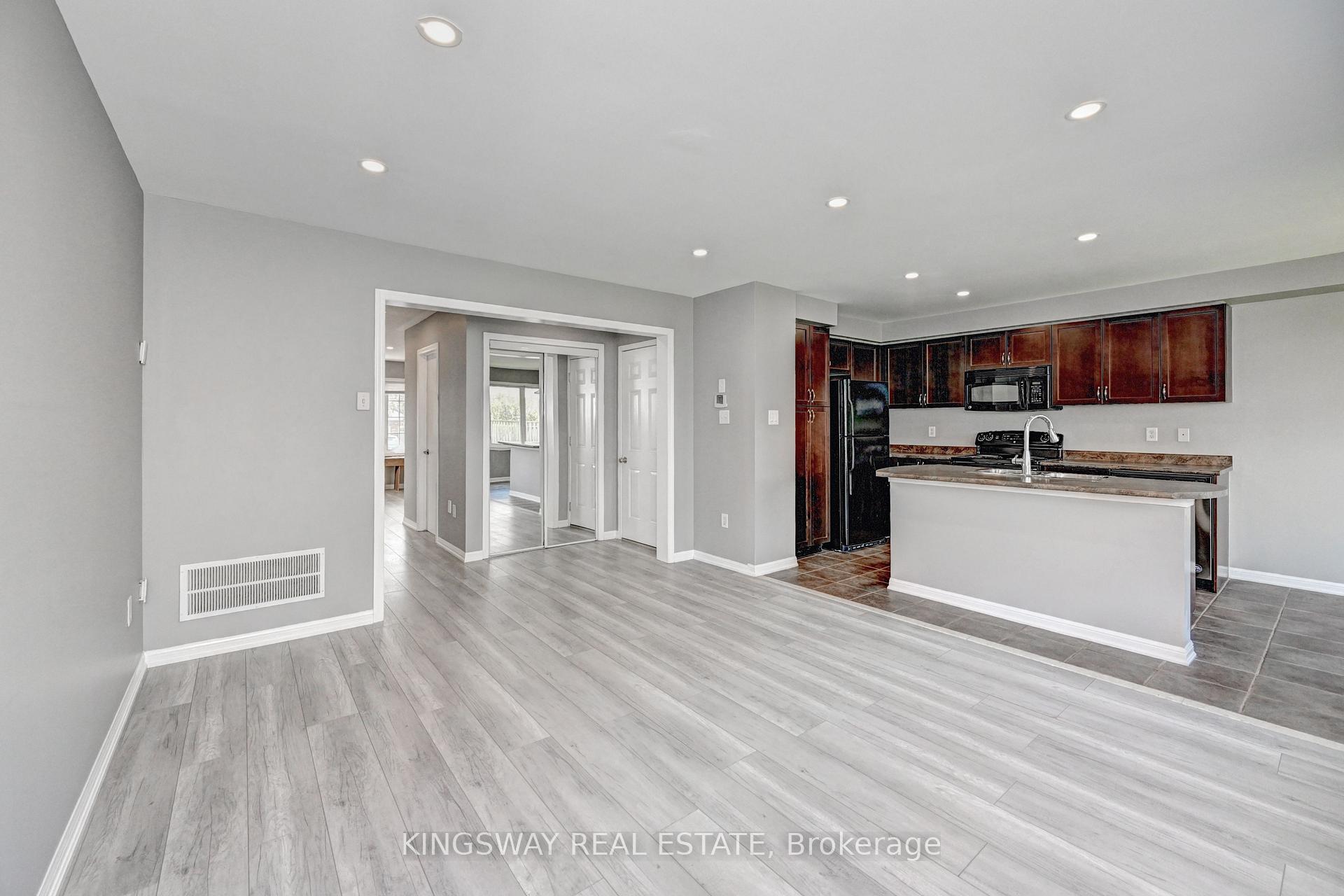 Photo 17 of 103 Blackbird Circle, Cambridge, Silver Heights — HOMEH