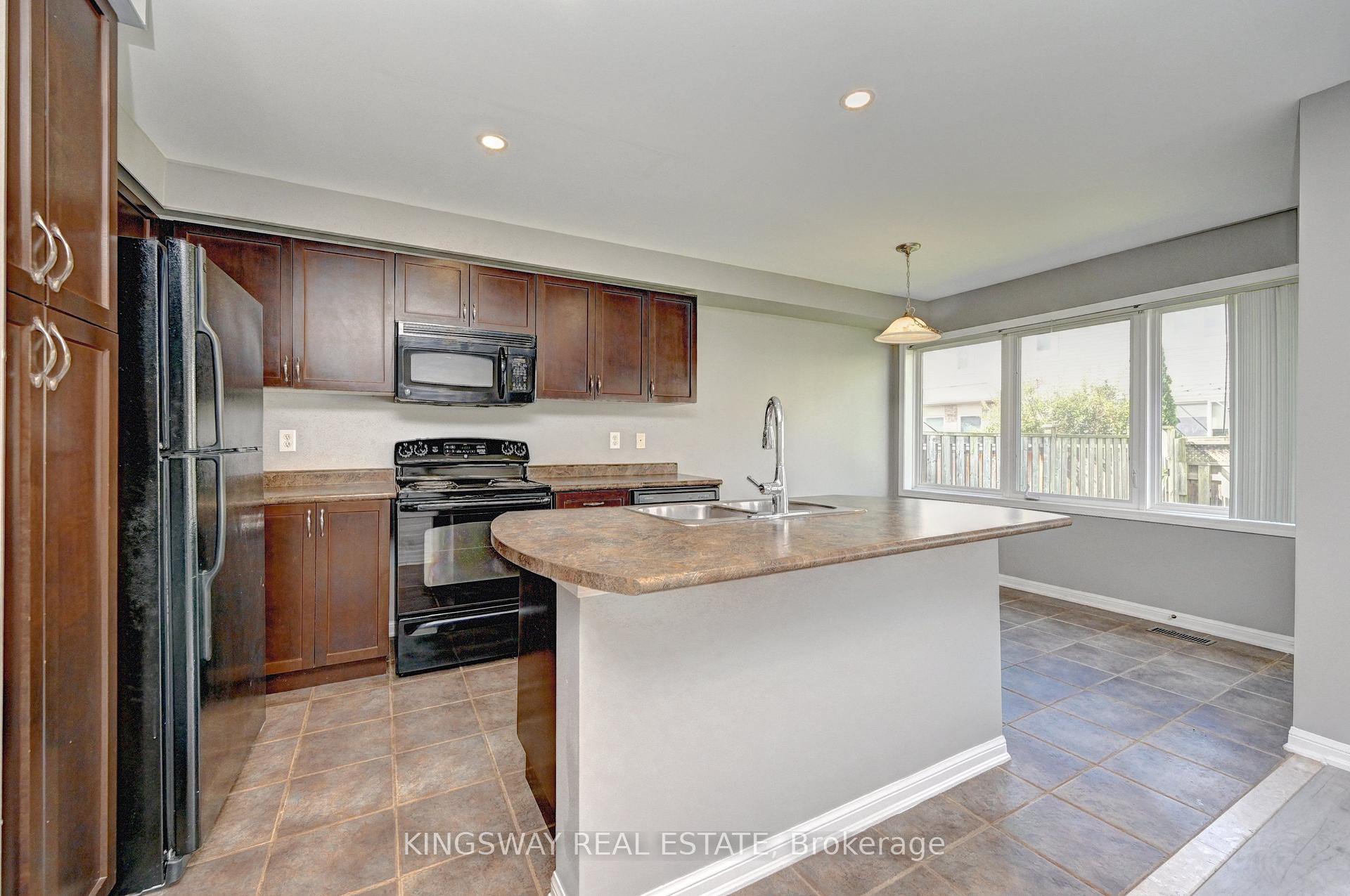 Photo 18 of 103 Blackbird Circle, Cambridge, Silver Heights — HOMEH