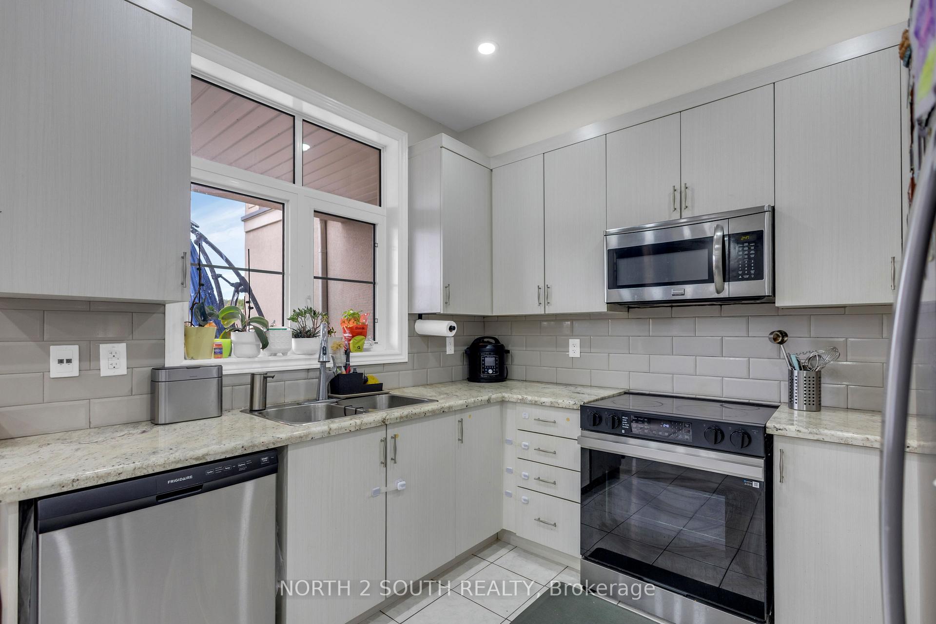 Photo 14 of 110 Grand Trunk Avenue, Vaughan, Patterson — HOMEH