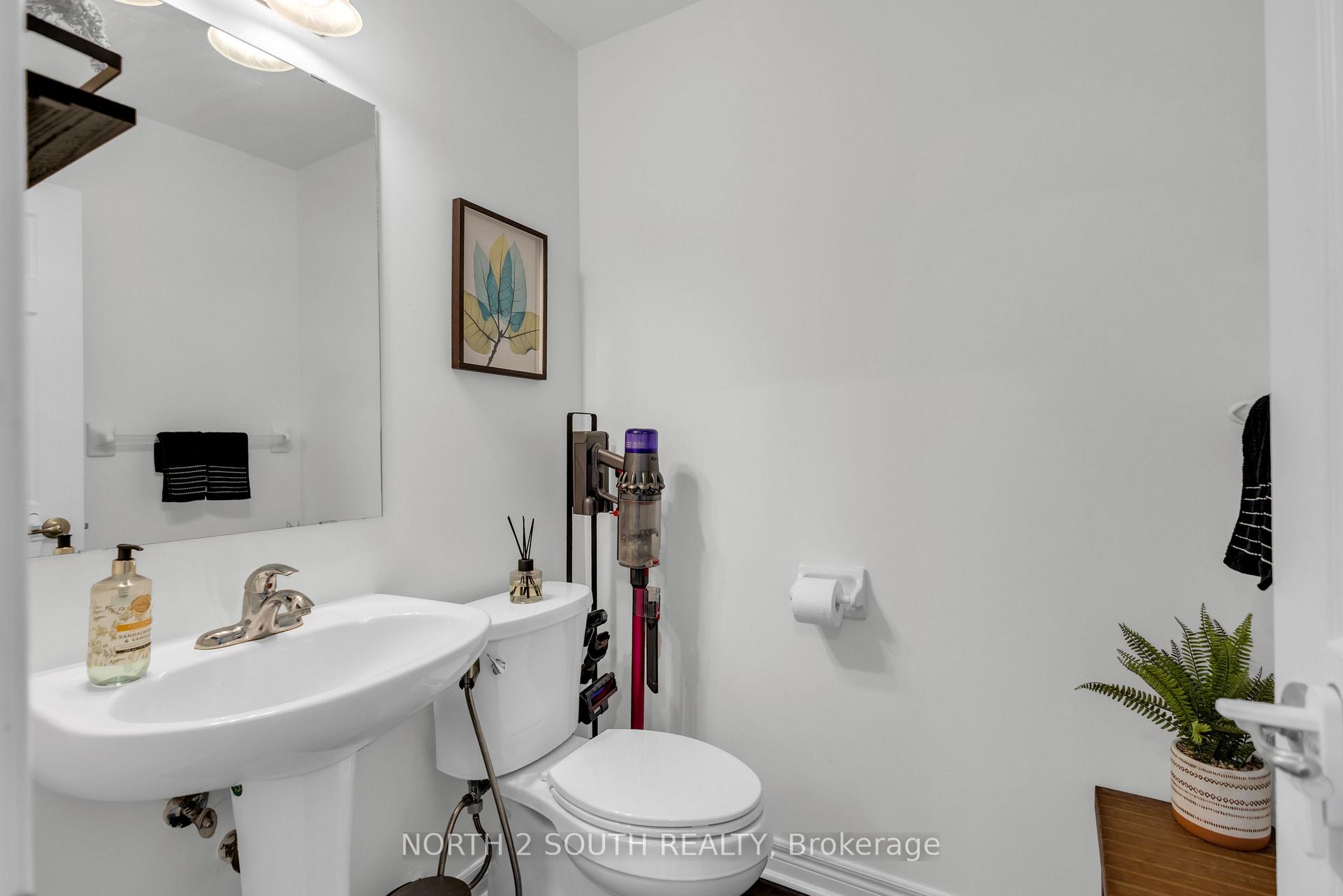 Photo 16 of 110 Grand Trunk Avenue, Vaughan, Patterson — HOMEH