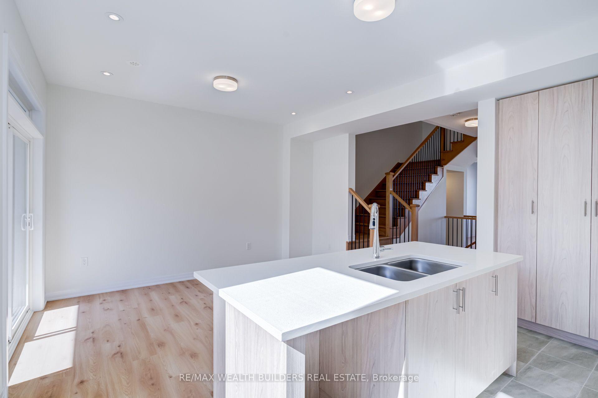 Photo 10 of 6 Thornbird Crescent, Brampton, Northwest Brampton — HOMEH