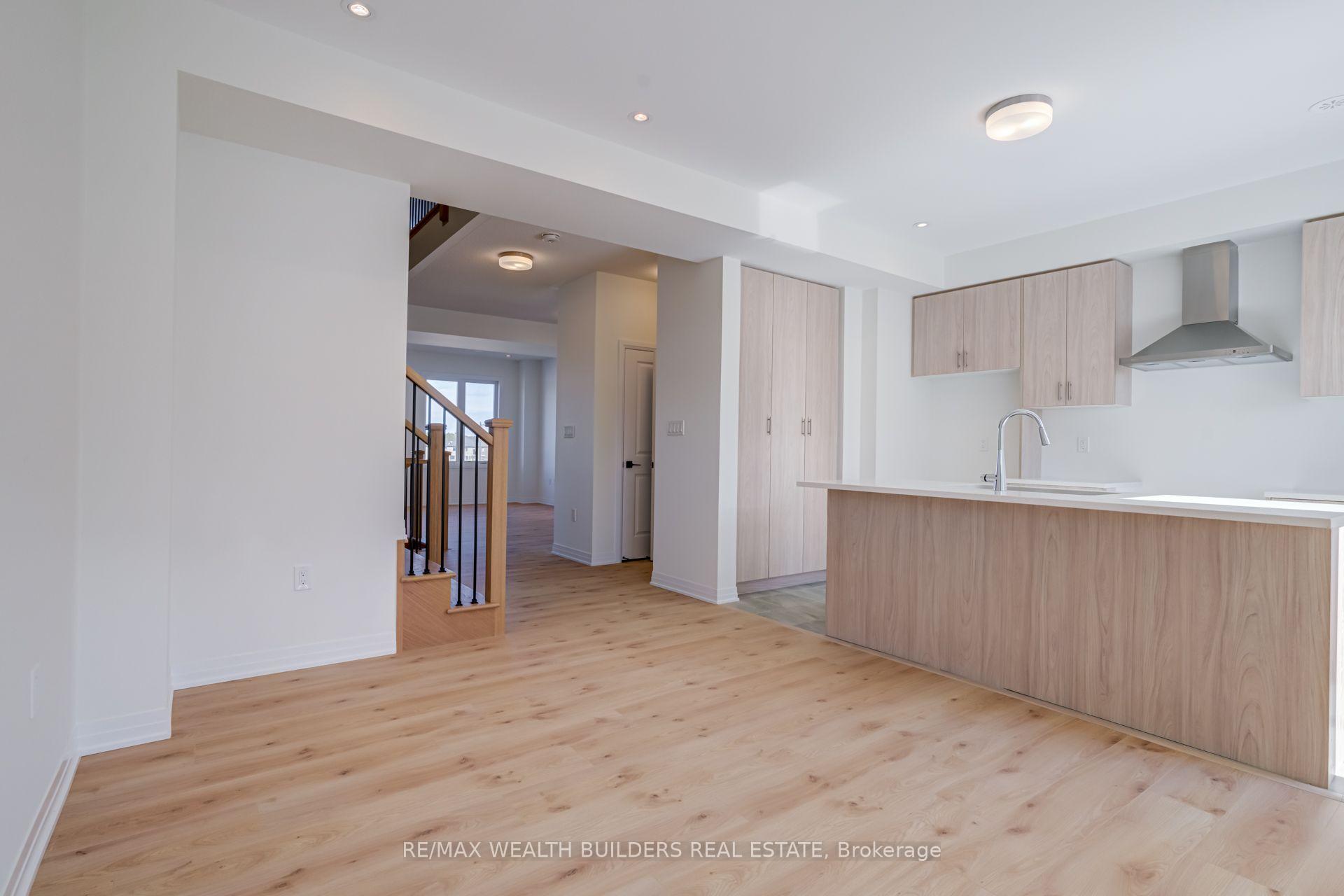 Photo 12 of 6 Thornbird Crescent, Brampton, Northwest Brampton — HOMEH