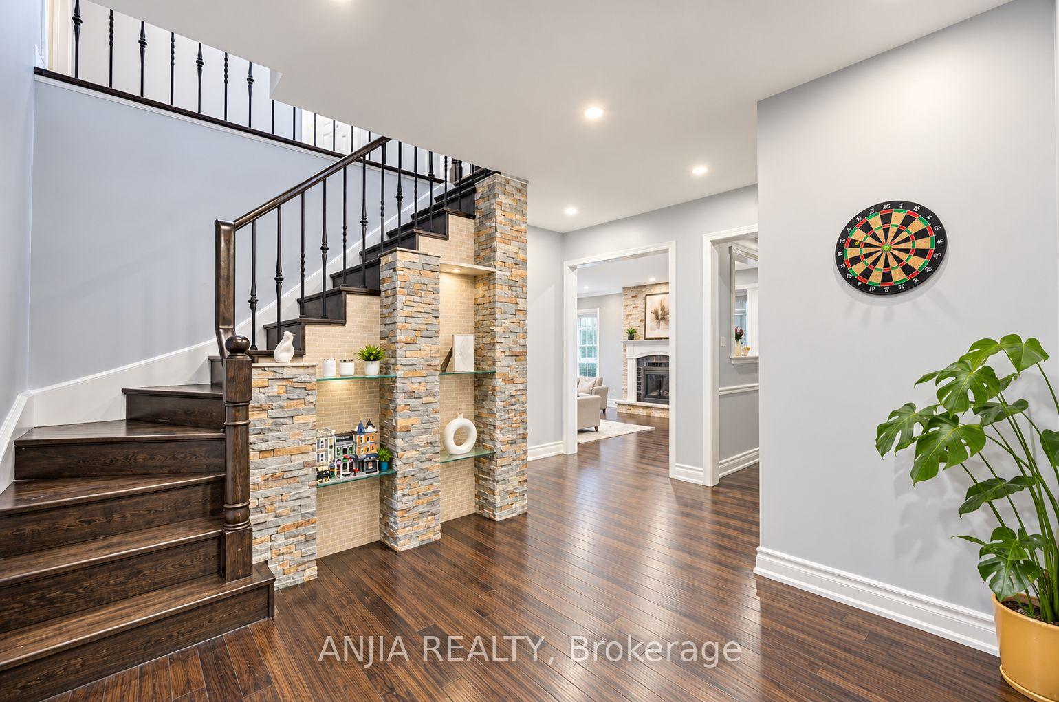 Photo 2 of 58 Summerfeldt Crescent, Markham, Unionville — HOMEH
