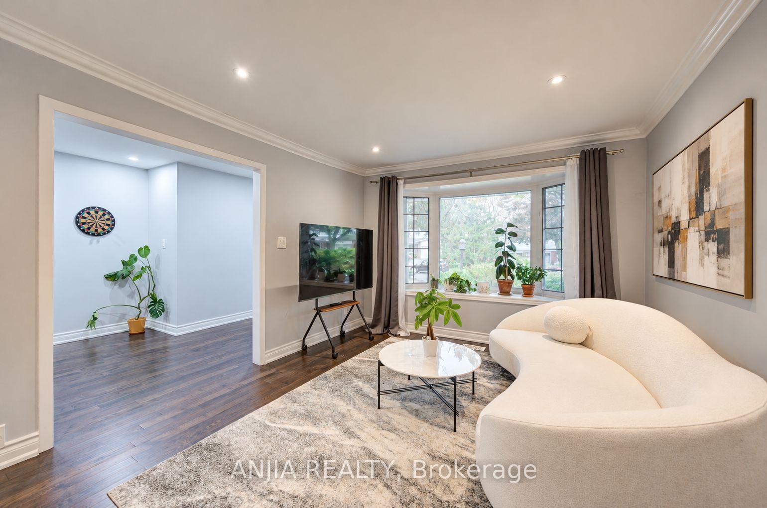 Photo 5 of 58 Summerfeldt Crescent, Markham, Unionville — HOMEH