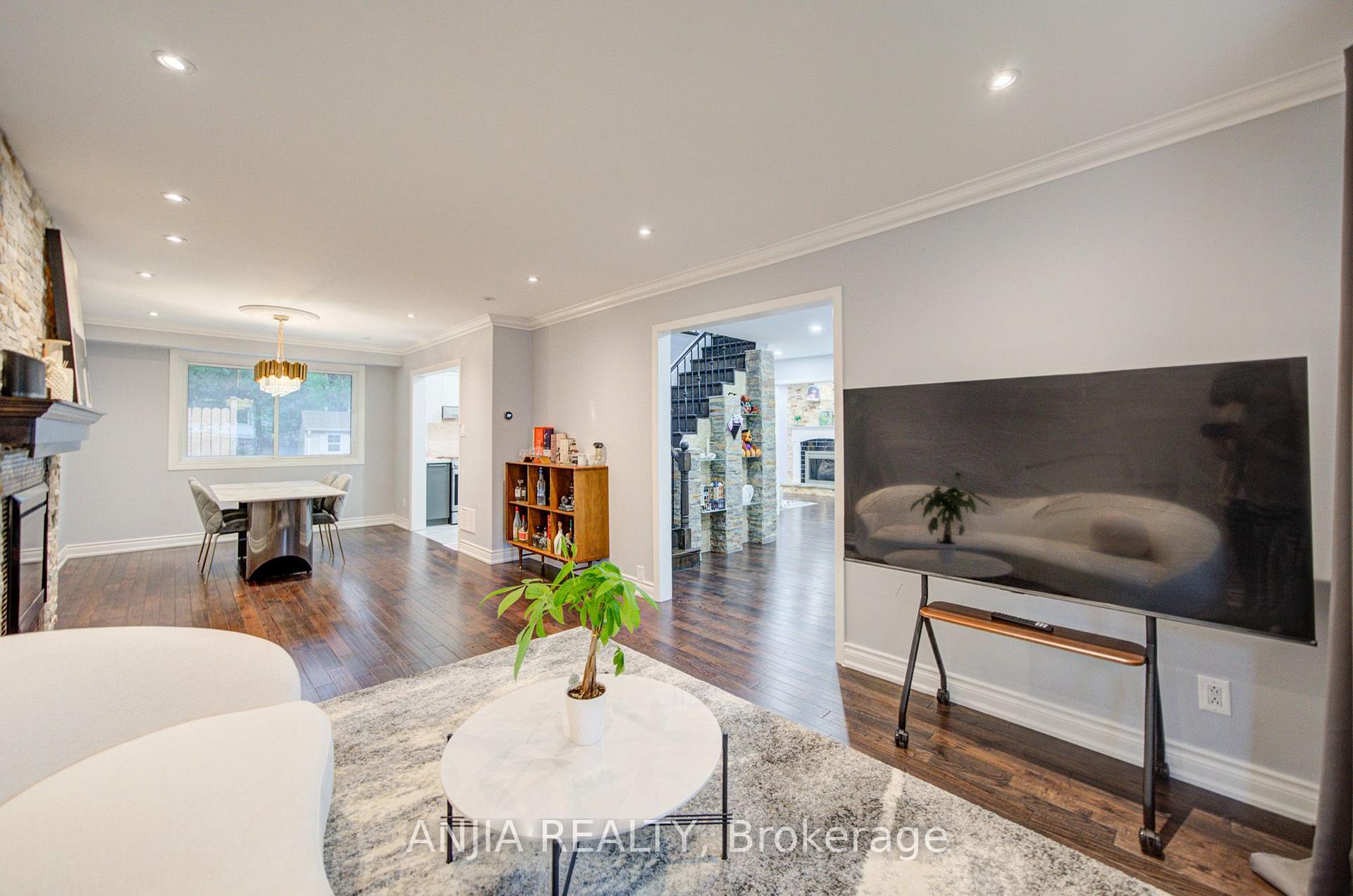 Photo 7 of 58 Summerfeldt Crescent, Markham, Unionville — HOMEH