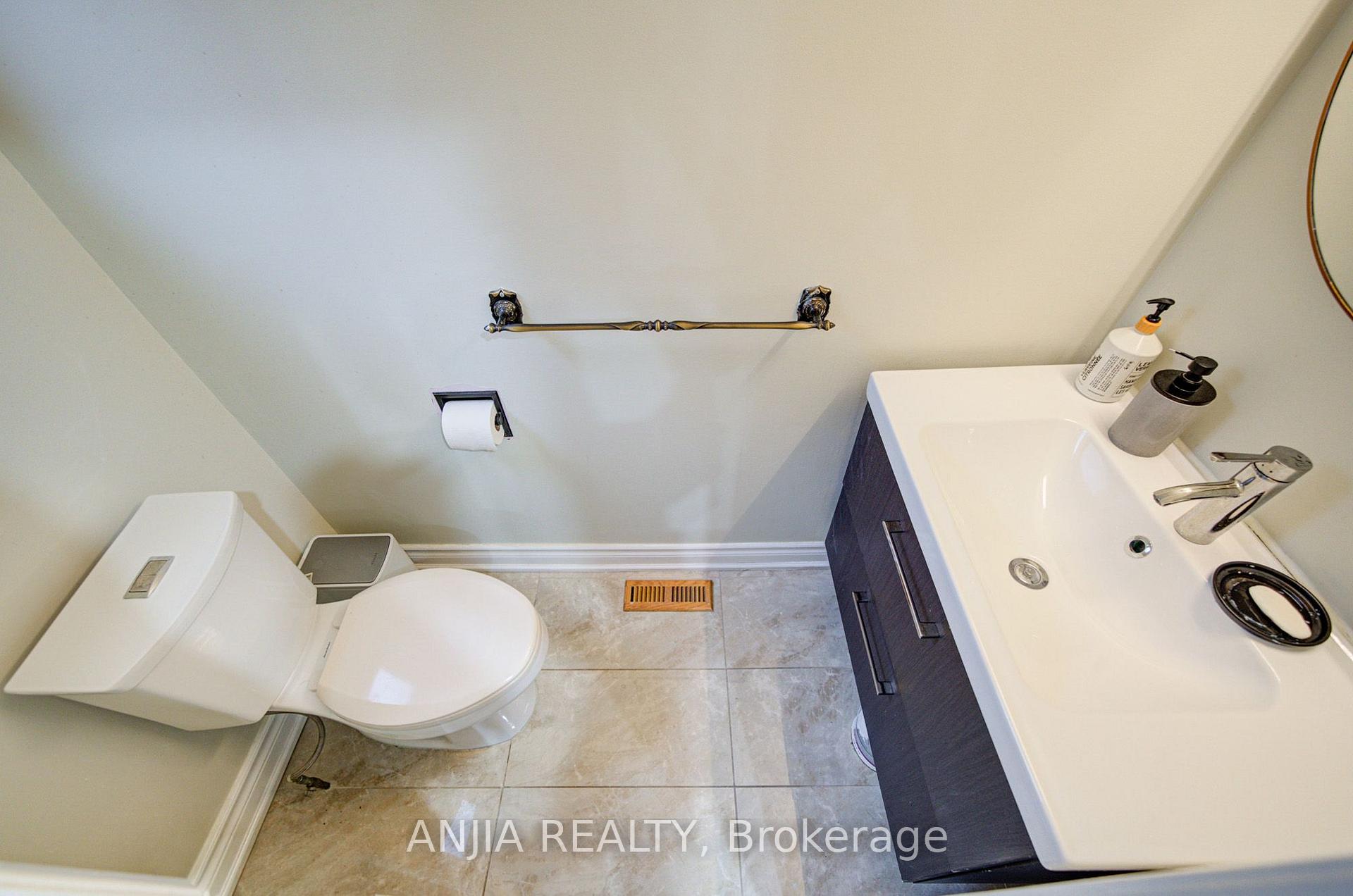 Photo 17 of 58 Summerfeldt Crescent, Markham, Unionville — HOMEH