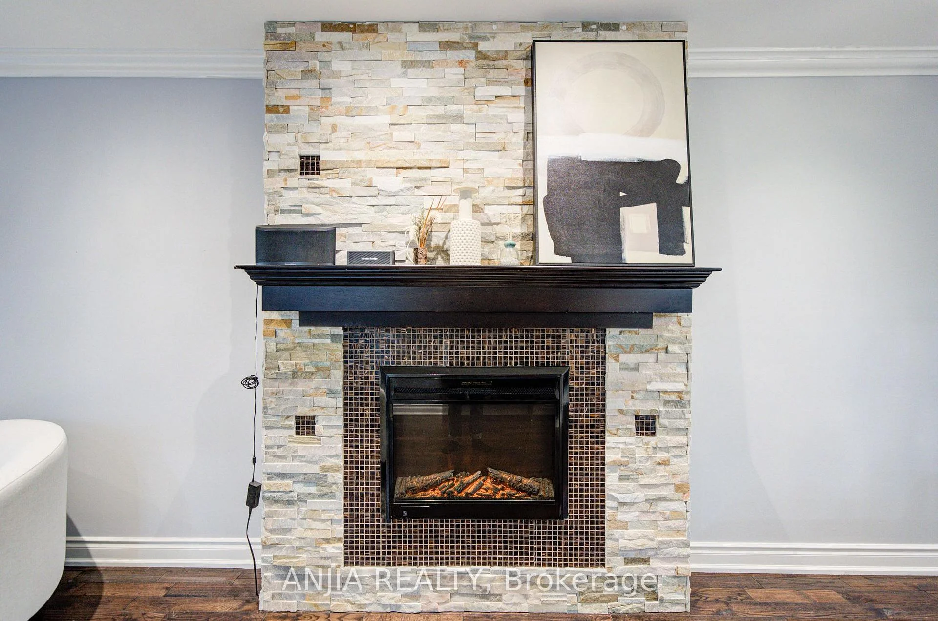Photo 6 of 58 Summerfeldt Crescent, Markham, Unionville — HOMEH