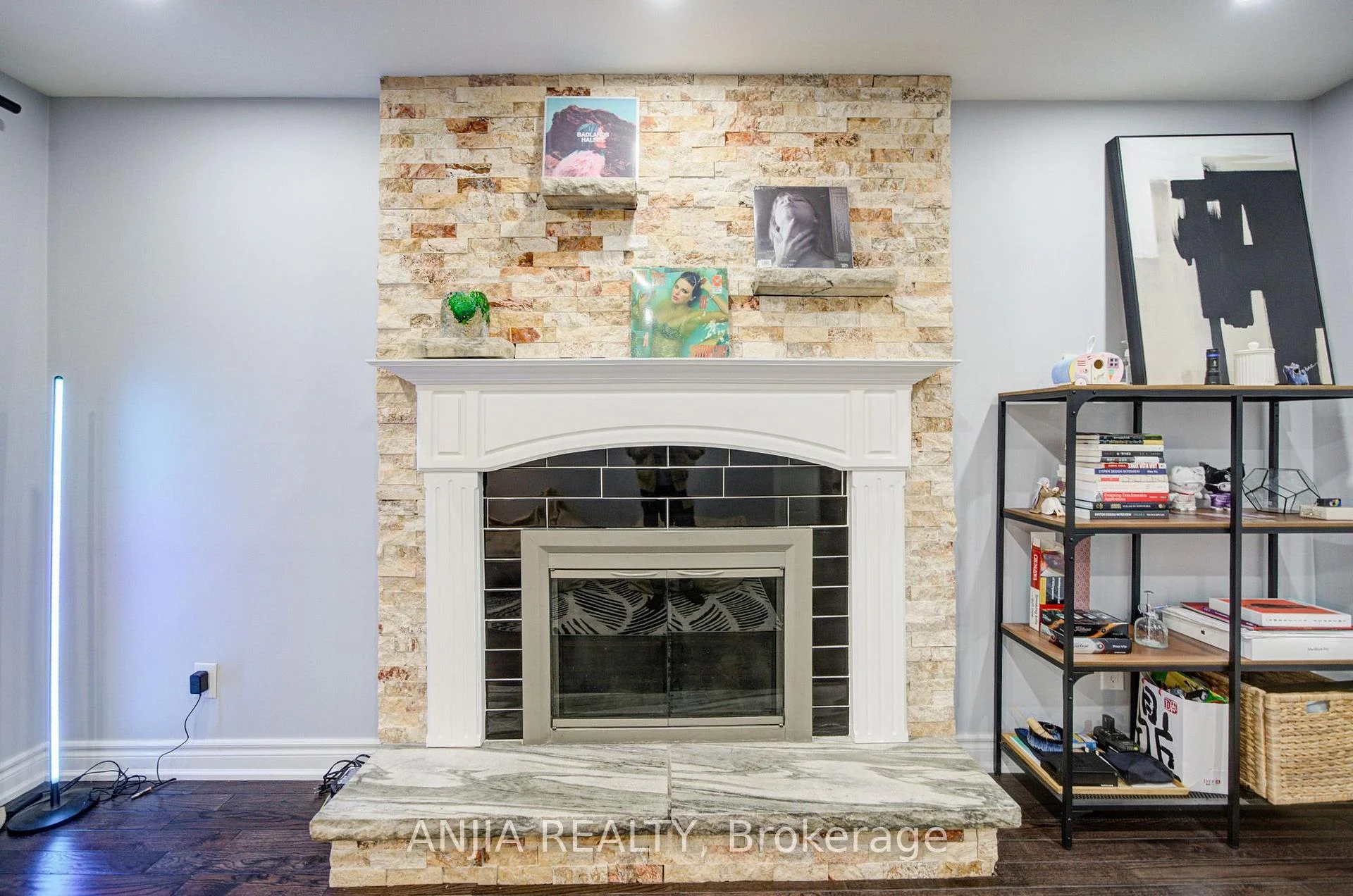 Photo 24 of 58 Summerfeldt Crescent, Markham, Unionville — HOMEH