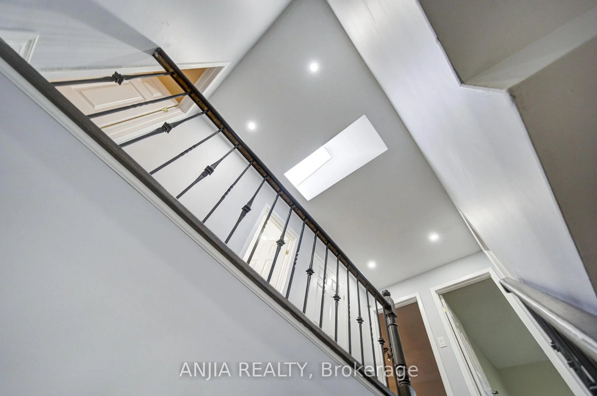 Photo 25 of 58 Summerfeldt Crescent, Markham, Unionville — HOMEH