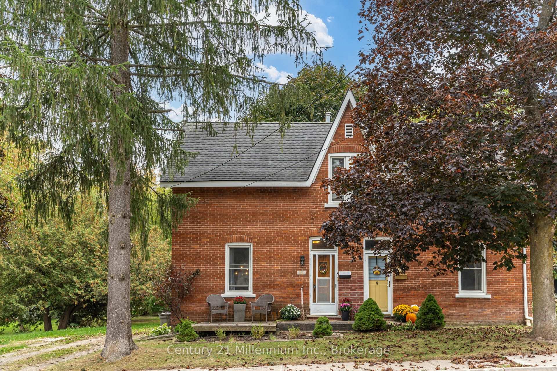 Front of 375 19th Street W