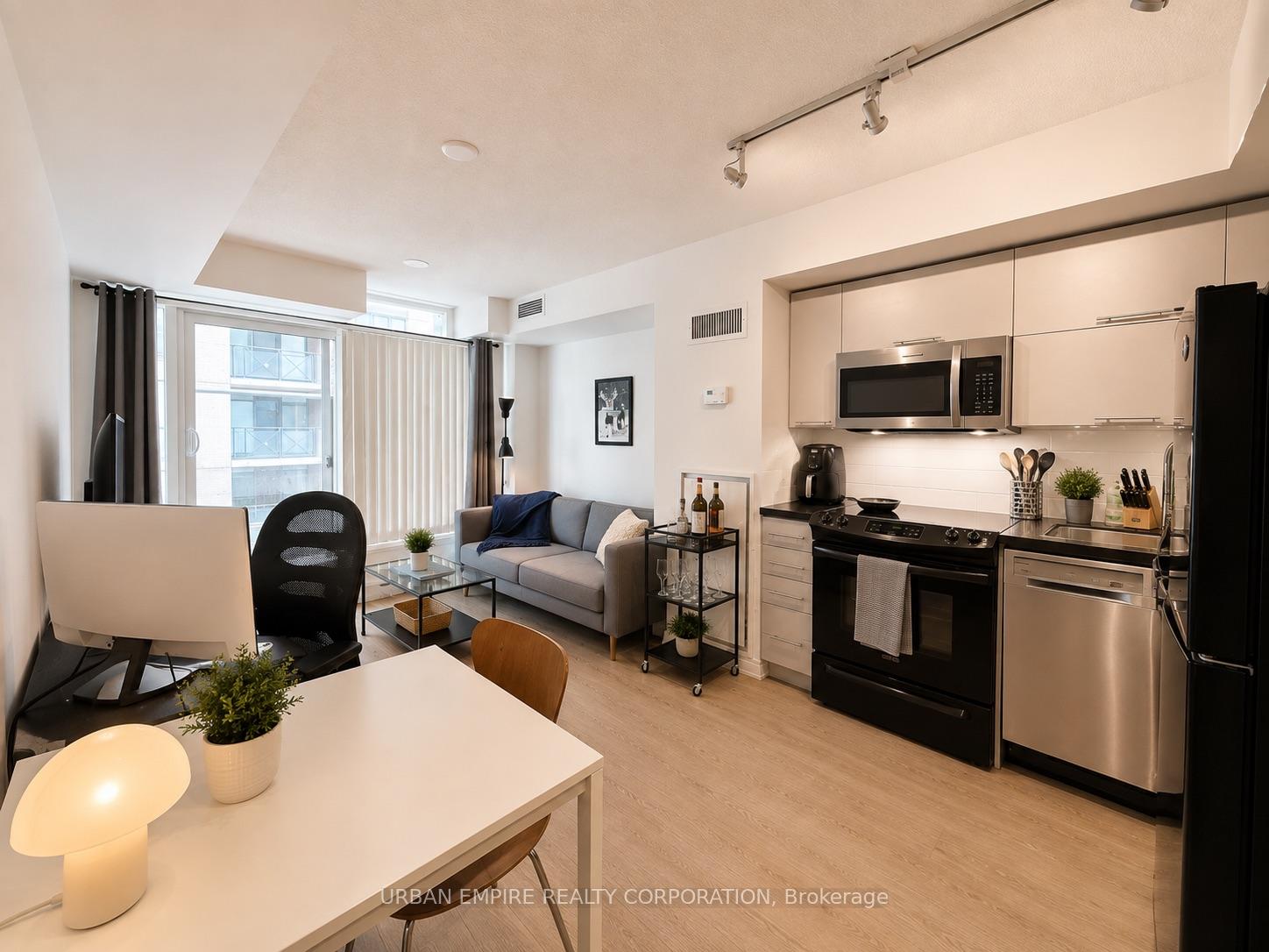 Photo of Unit 408, 126 Simcoe Street