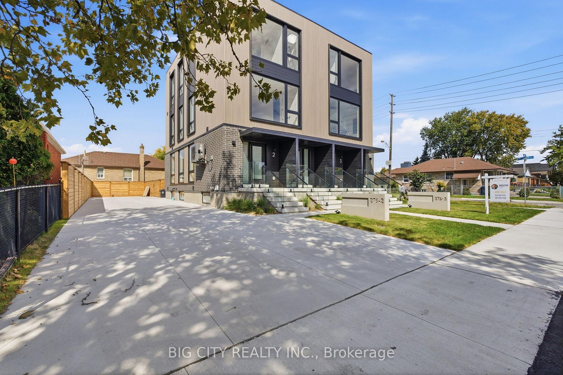 Photo 2 of Unit 2, 276 Lanor Avenue, Etobicoke, Alderwood — HOMEH