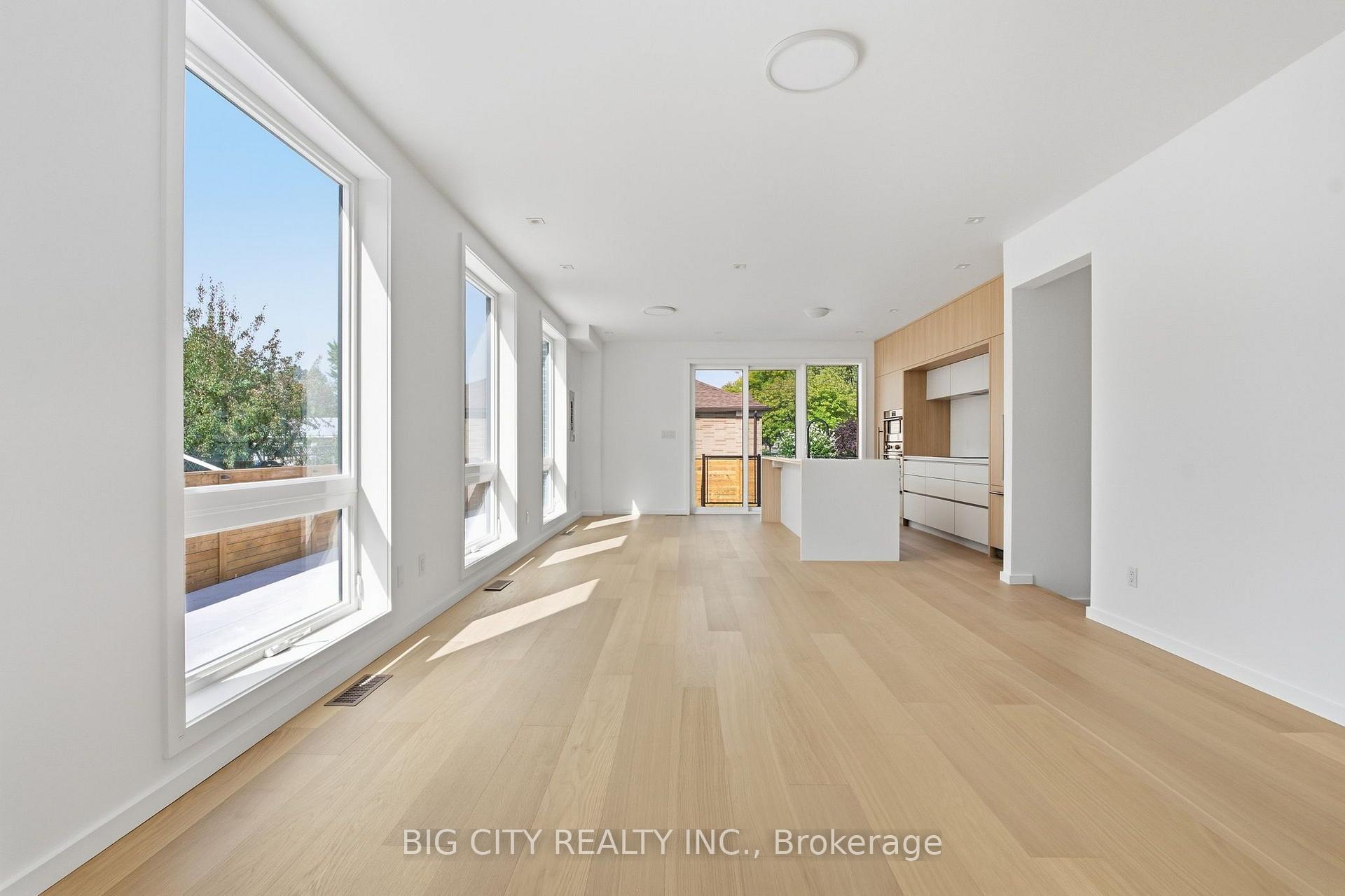 Photo 8 of Unit 2, 276 Lanor Avenue, Etobicoke, Alderwood — HOMEH