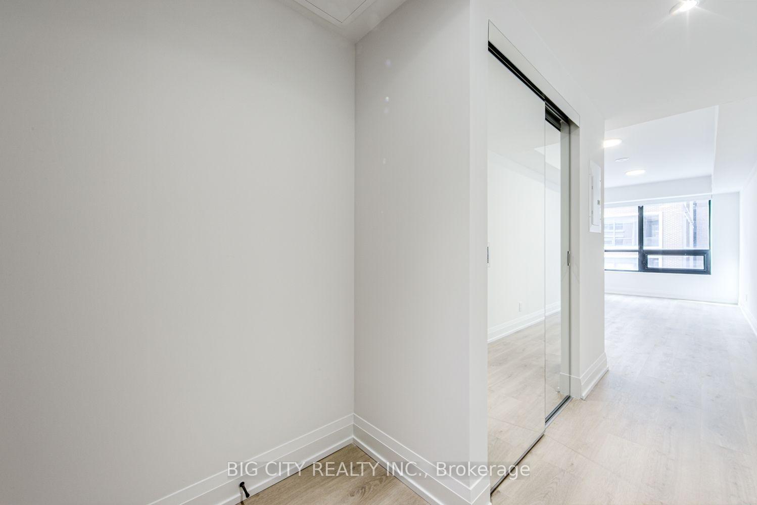 Photo 2 of Unit 401, 36 Brentcliffe Road, Toronto, Thorncliffe Park — HOMEH