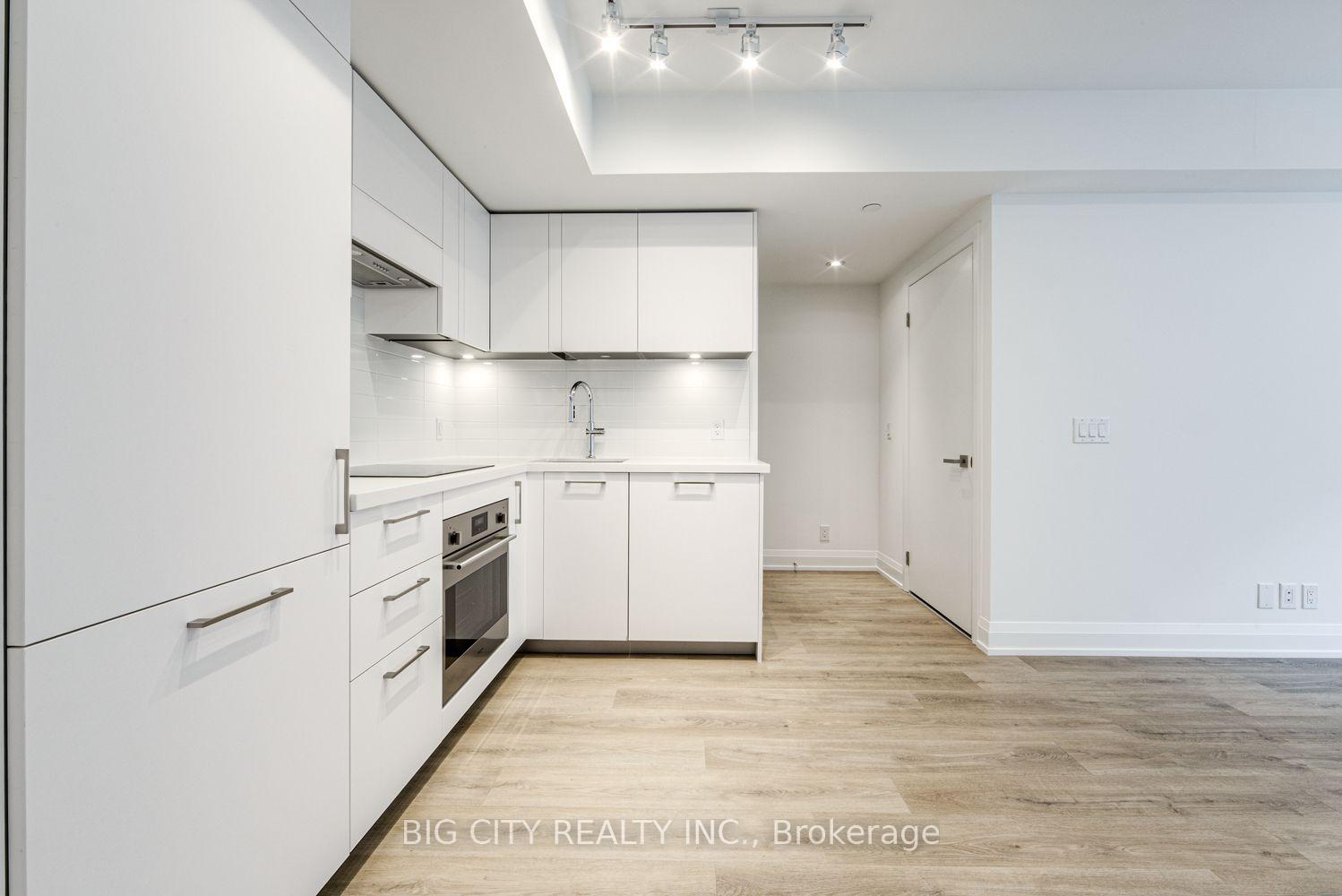 Photo 3 of Unit 401, 36 Brentcliffe Road, Toronto, Thorncliffe Park — HOMEH