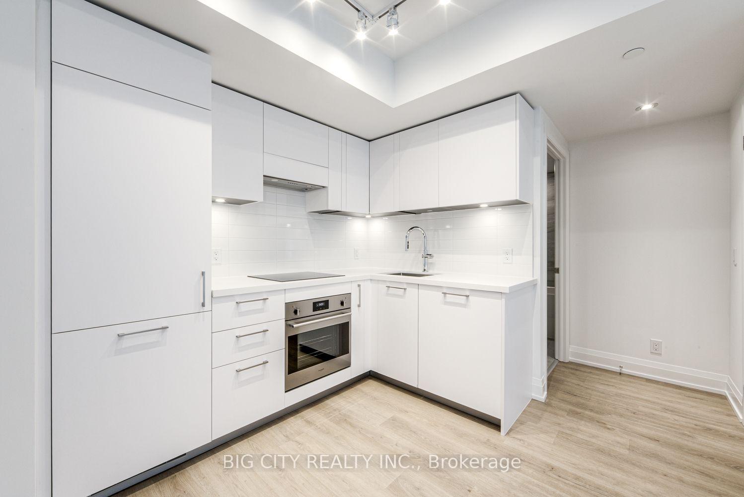 Photo 4 of Unit 401, 36 Brentcliffe Road, Toronto, Thorncliffe Park — HOMEH