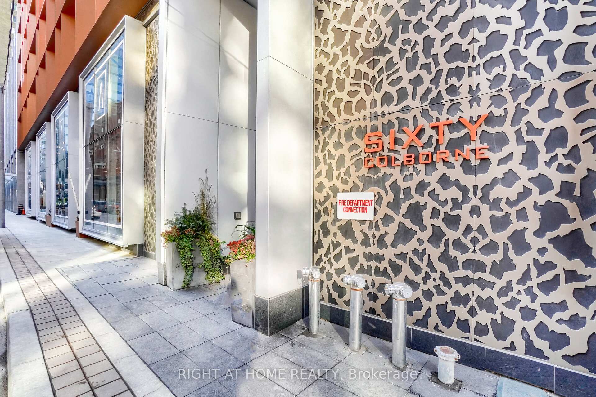 Photo 3 of Unit 1407, 60 Colborne Street, Toronto, Church-Yonge Corridor — HOMEH