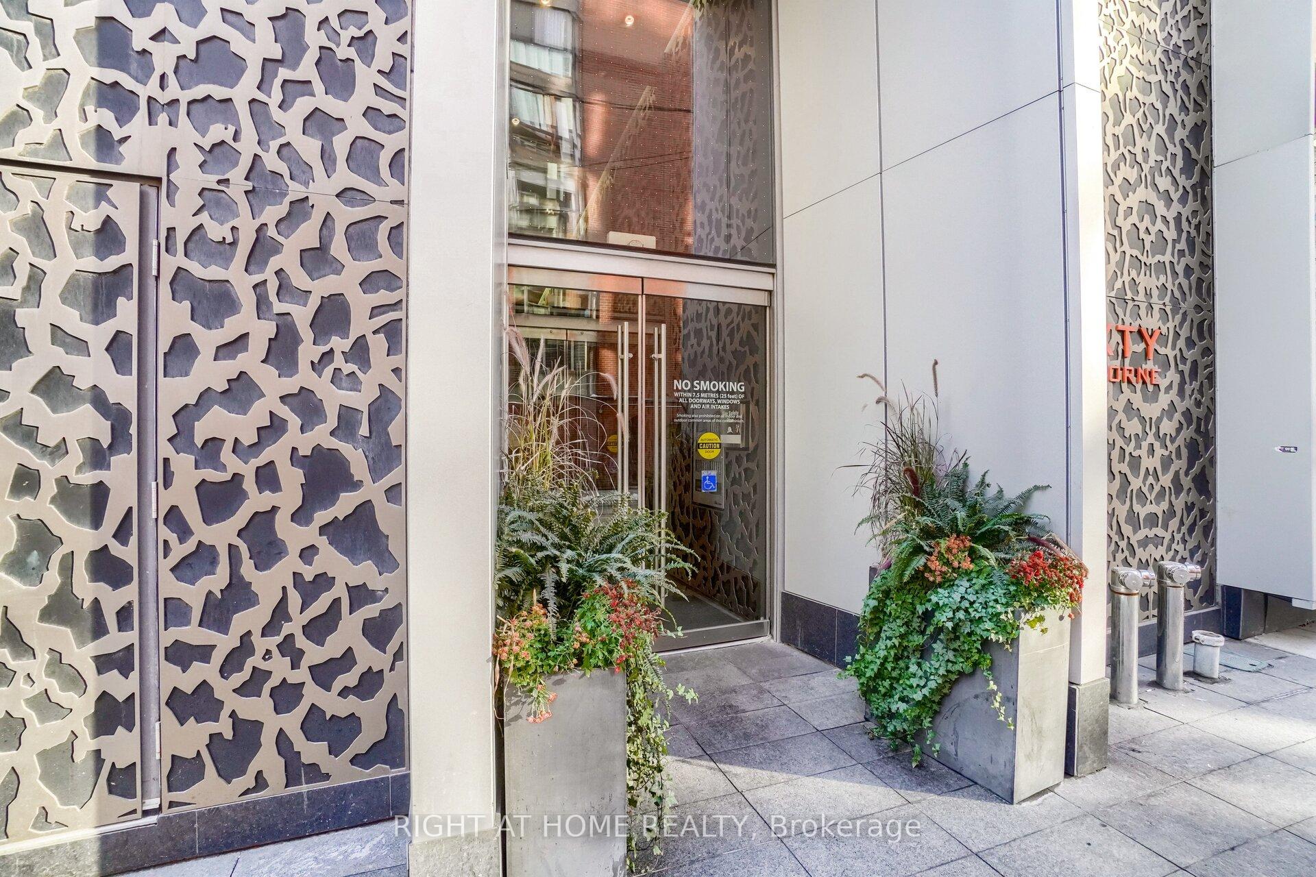 Photo 4 of Unit 1407, 60 Colborne Street, Toronto, Church-Yonge Corridor — HOMEH