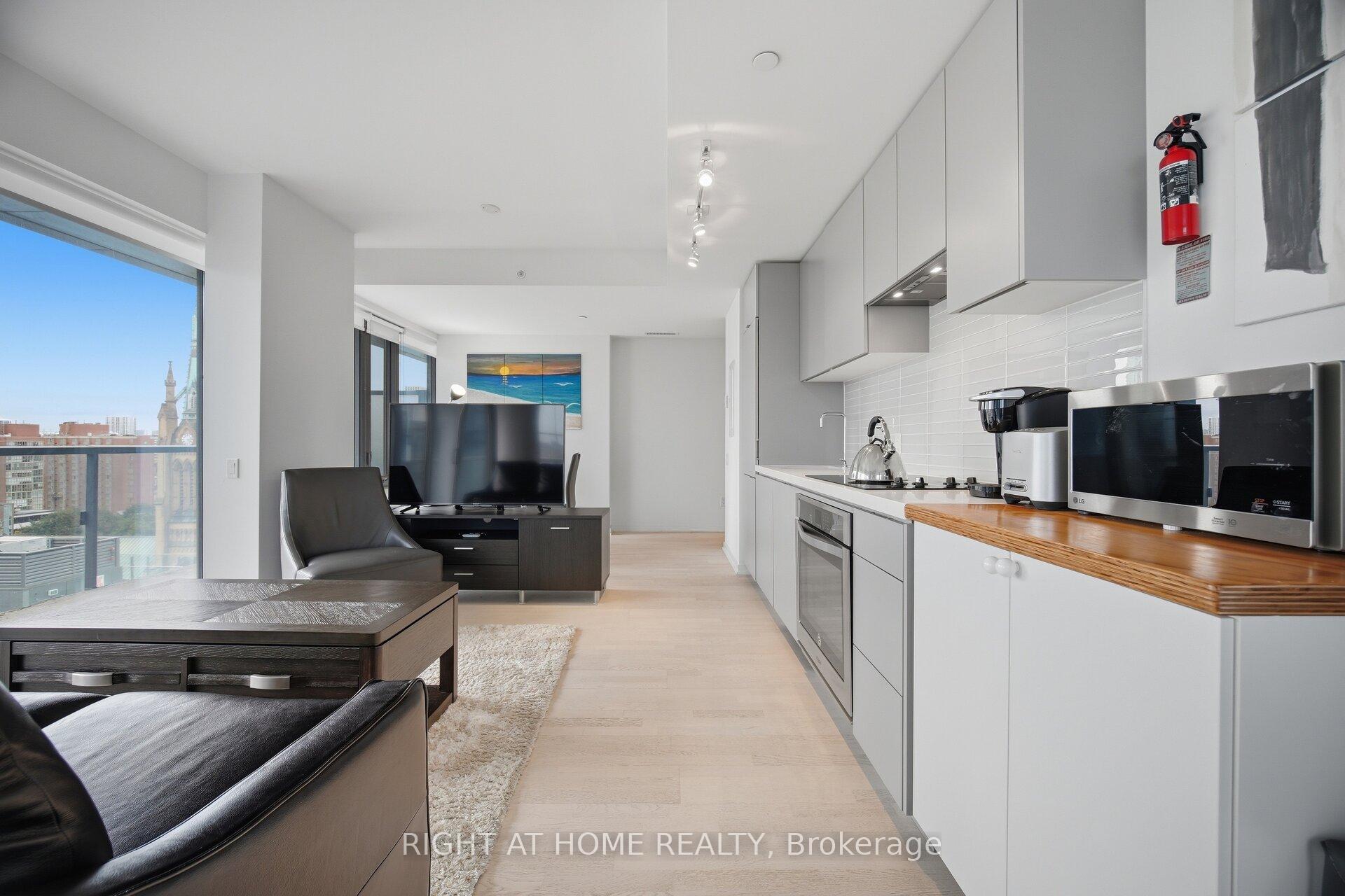 Photo 13 of Unit 1407, 60 Colborne Street, Toronto, Church-Yonge Corridor — HOMEH
