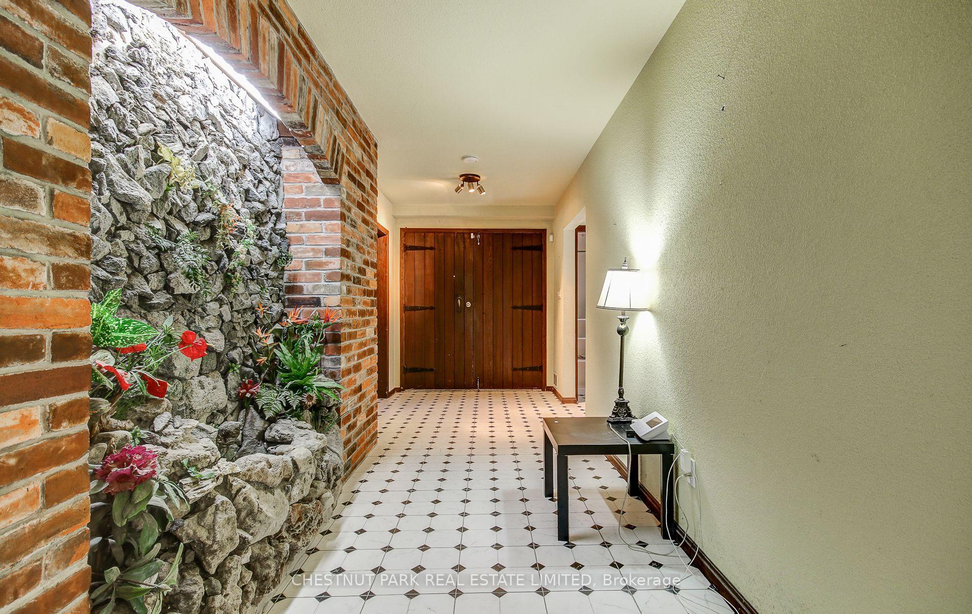 Photo 4 of 62 Chapel Street, Brampton, Downtown Brampton — HOMEH