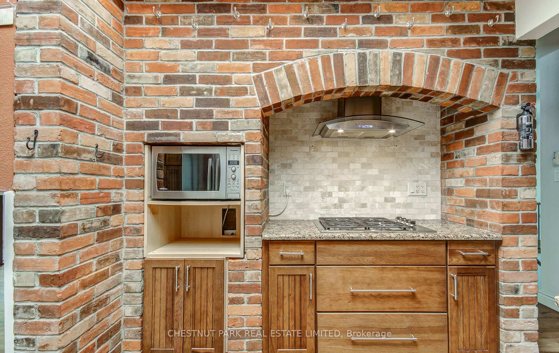 Photo 30 of 62 Chapel Street, Brampton, Downtown Brampton — HOMEH