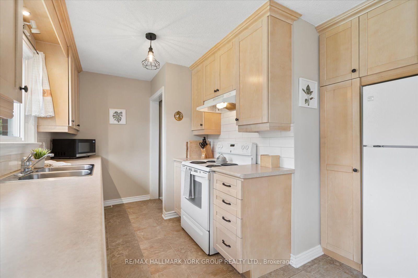 Photo 14 of 26 Georgina Street, Georgina, Sutton & Jackson's Point — HOMEH