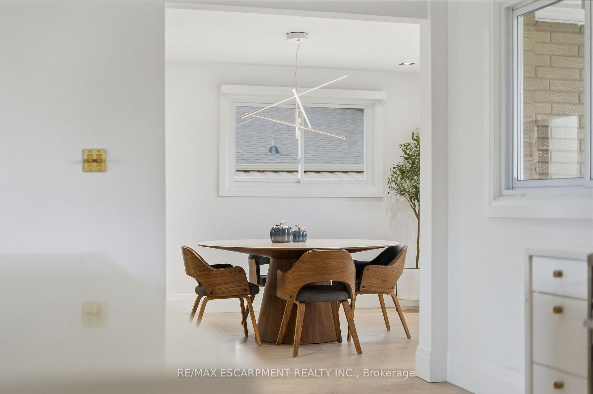 Photo 14 of 9 Donlea Drive, Hamilton, Sherwood — HOMEH