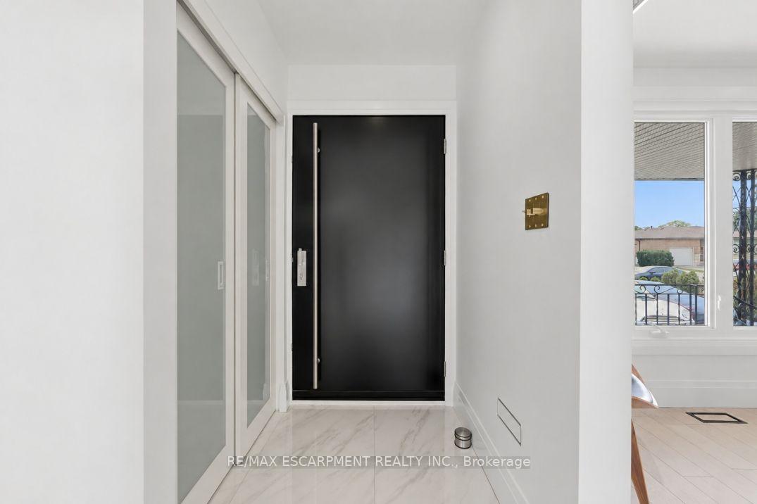 Photo 17 of 9 Donlea Drive, Hamilton, Sherwood — HOMEH