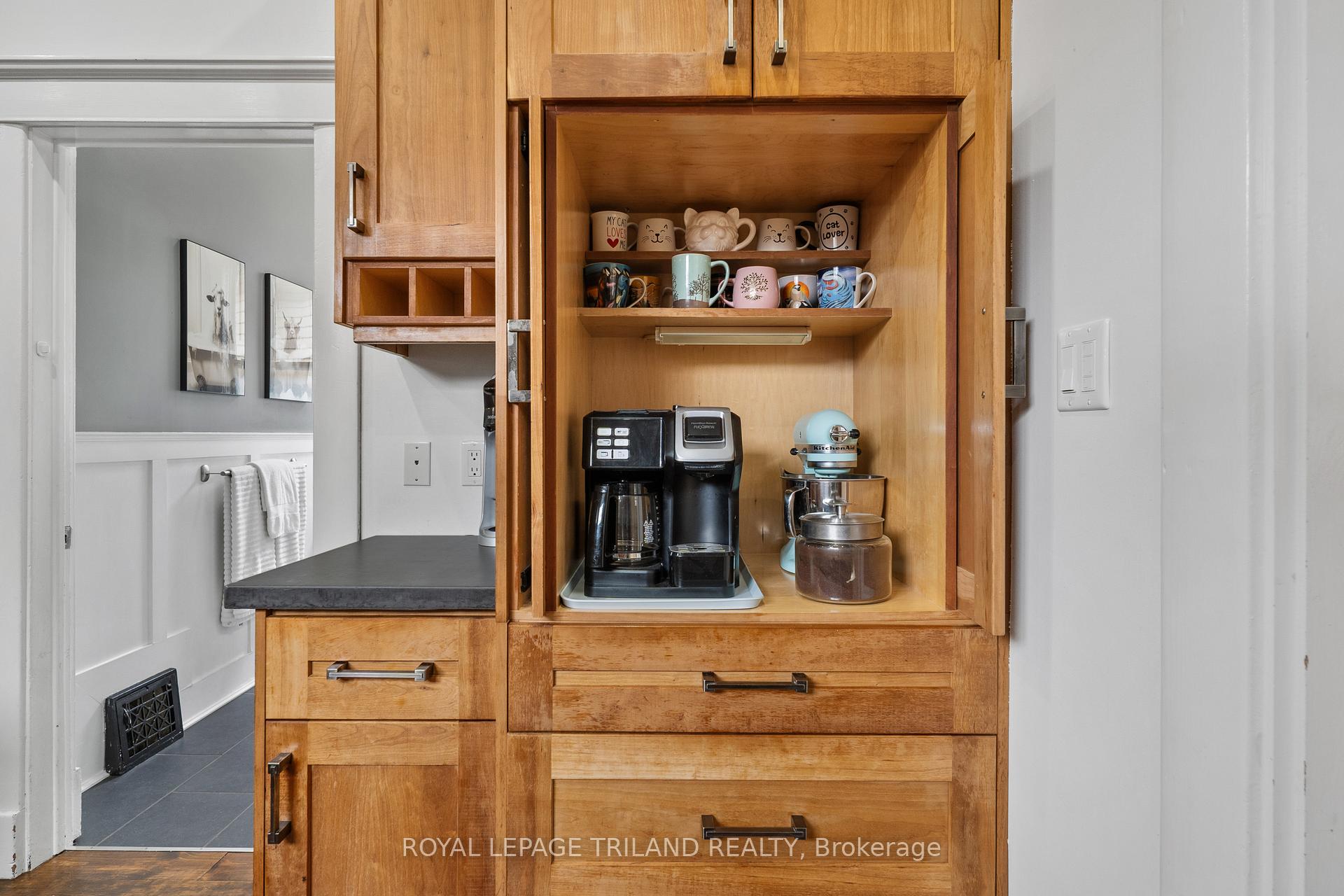 Photo 10 of 946 Dufferin Avenue, London, East G — HOMEH