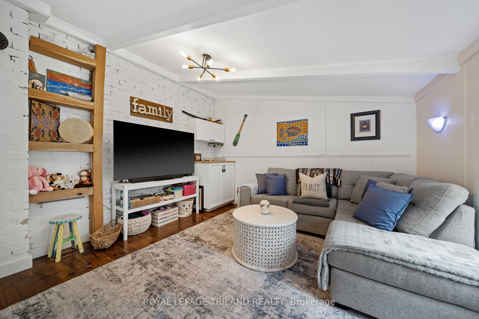 Photo 15 of 946 Dufferin Avenue, London, East G — HOMEH