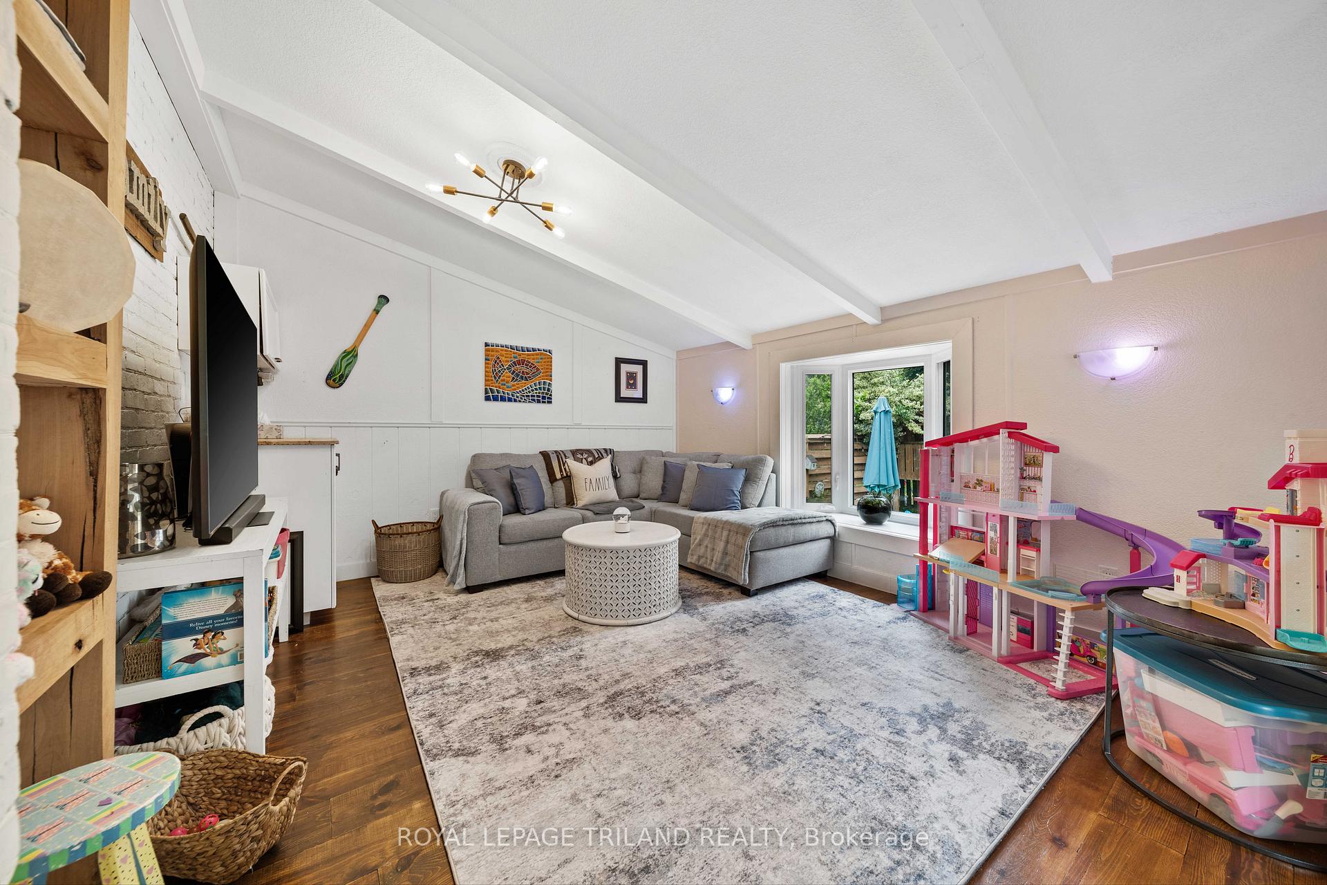Photo 14 of 946 Dufferin Avenue, London, East G — HOMEH