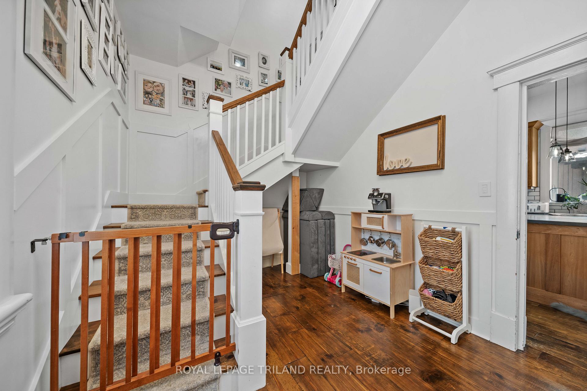 Photo 18 of 946 Dufferin Avenue, London, East G — HOMEH