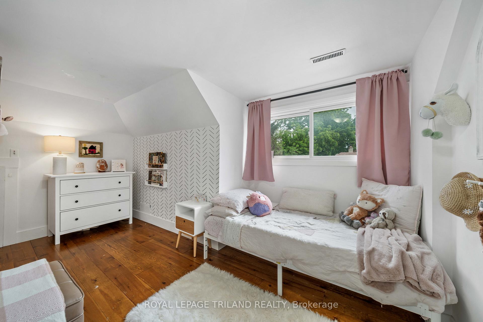 Photo 24 of 946 Dufferin Avenue, London, East G — HOMEH