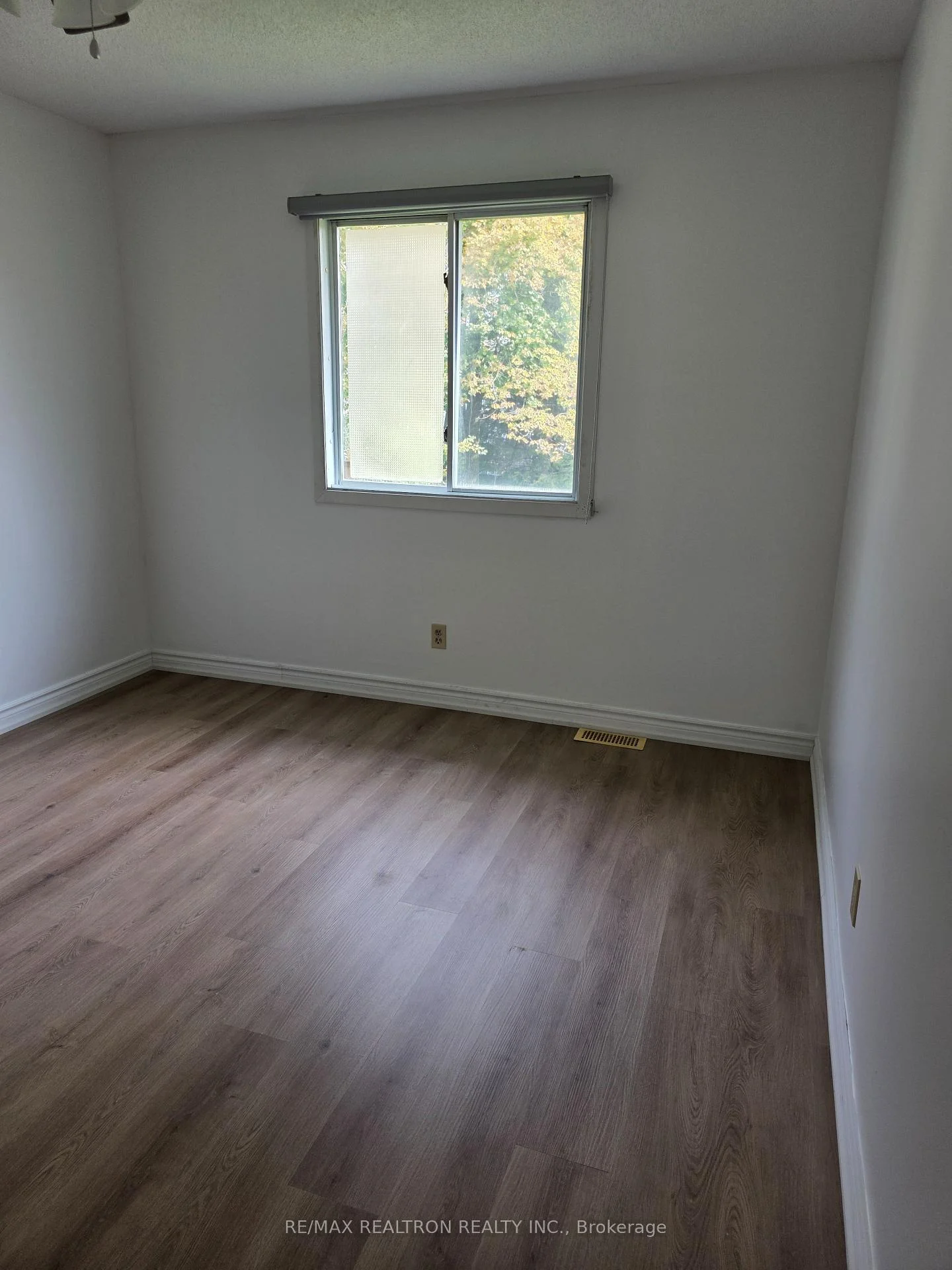 Photo 8 of 2287 Sandy Trail, Innisfil, Alcona — HOMEH