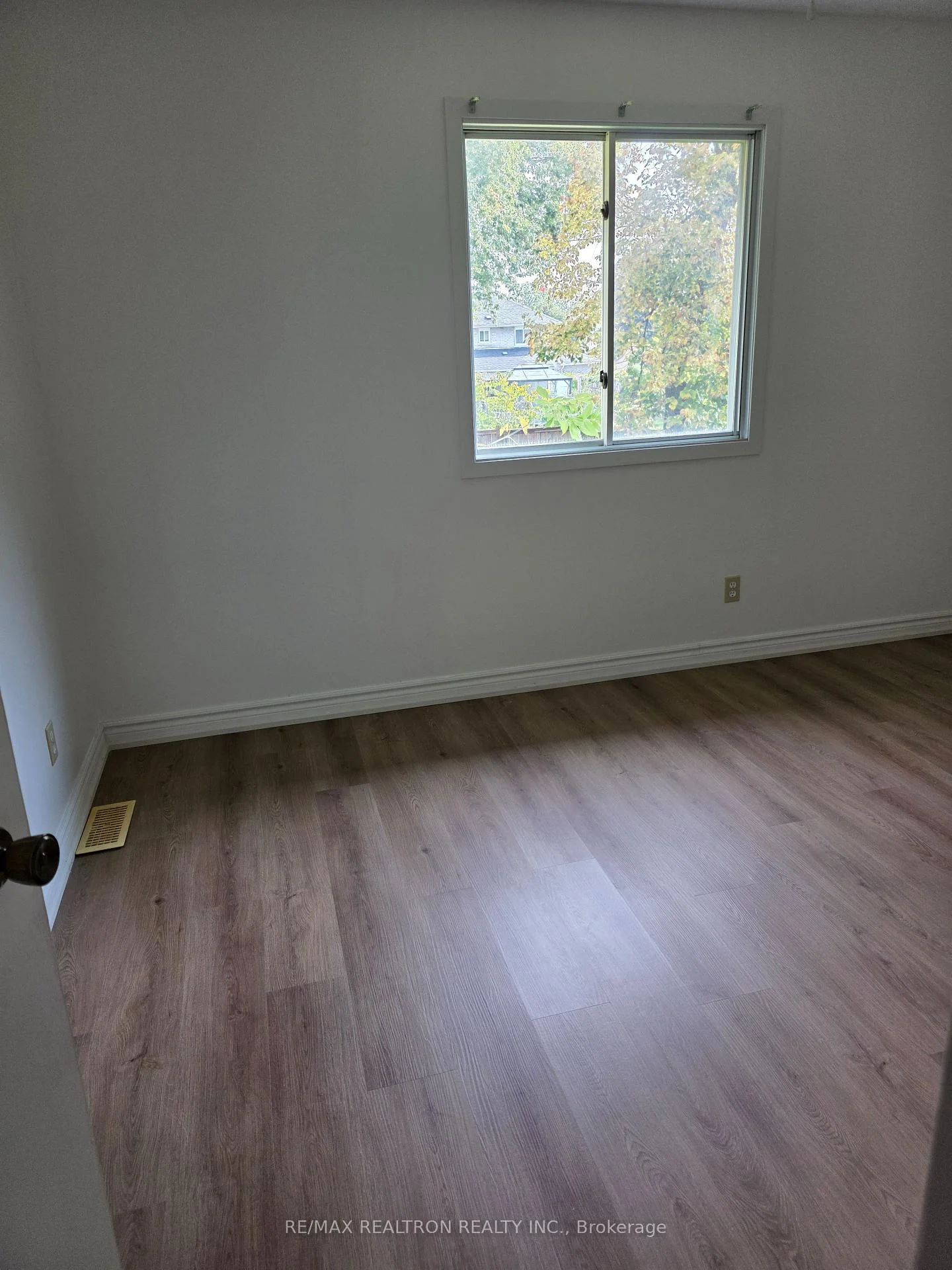 Photo 10 of 2287 Sandy Trail, Innisfil, Alcona — HOMEH