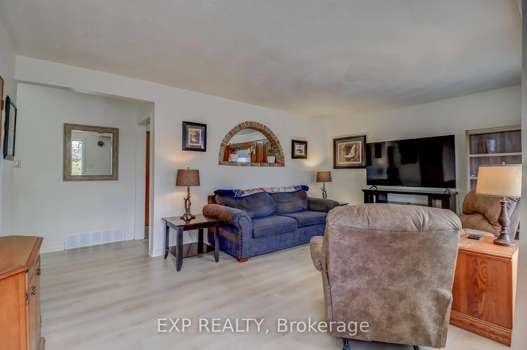 Photo 3 of 297 Linden Street, Oshawa, Donevan — HOMEH