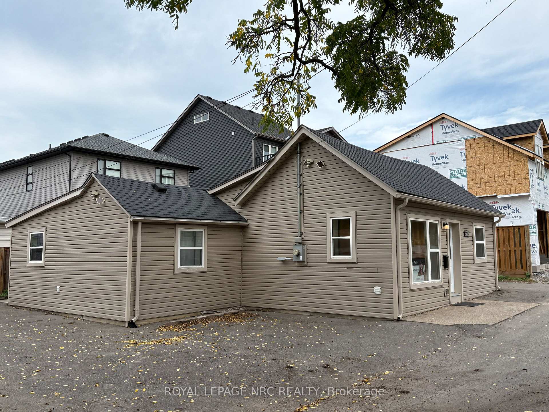 Photo 3 of 375 Glendale Avenue, St. Catharines, Secord Woods — HOMEH
