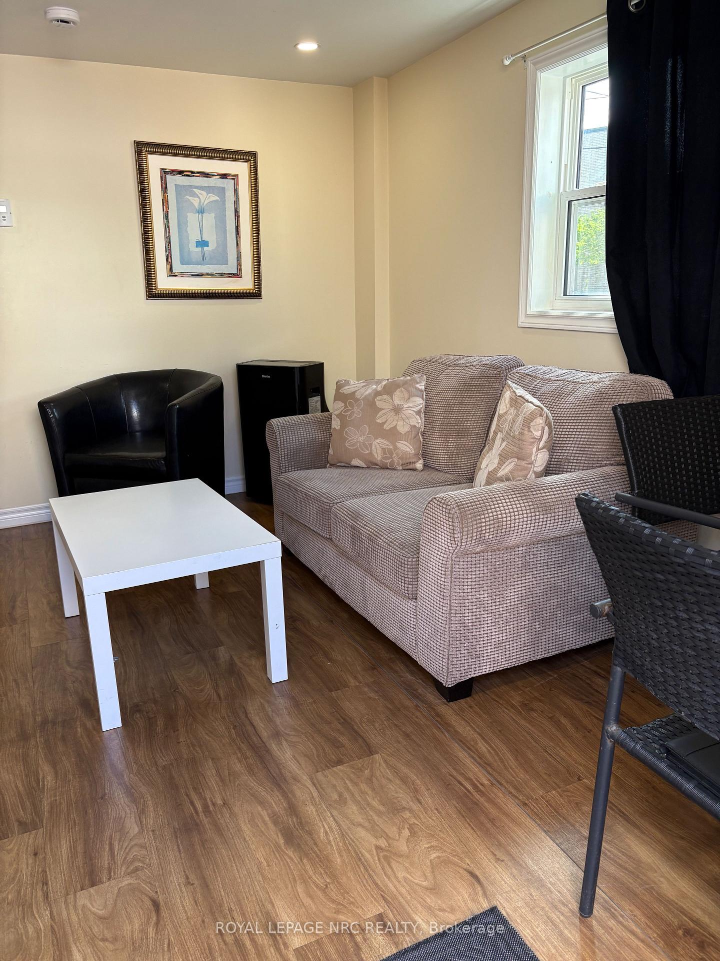 Photo 15 of 375 Glendale Avenue, St. Catharines, Secord Woods — HOMEH