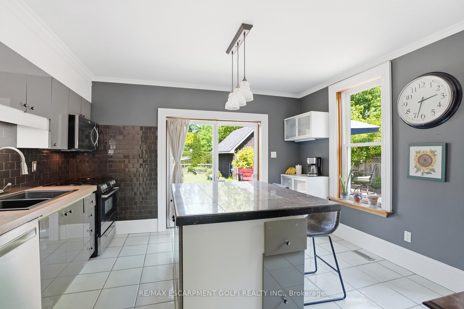 Photo 6 of 86 Oak Street, Brantford, Old West Brant — HOMEH