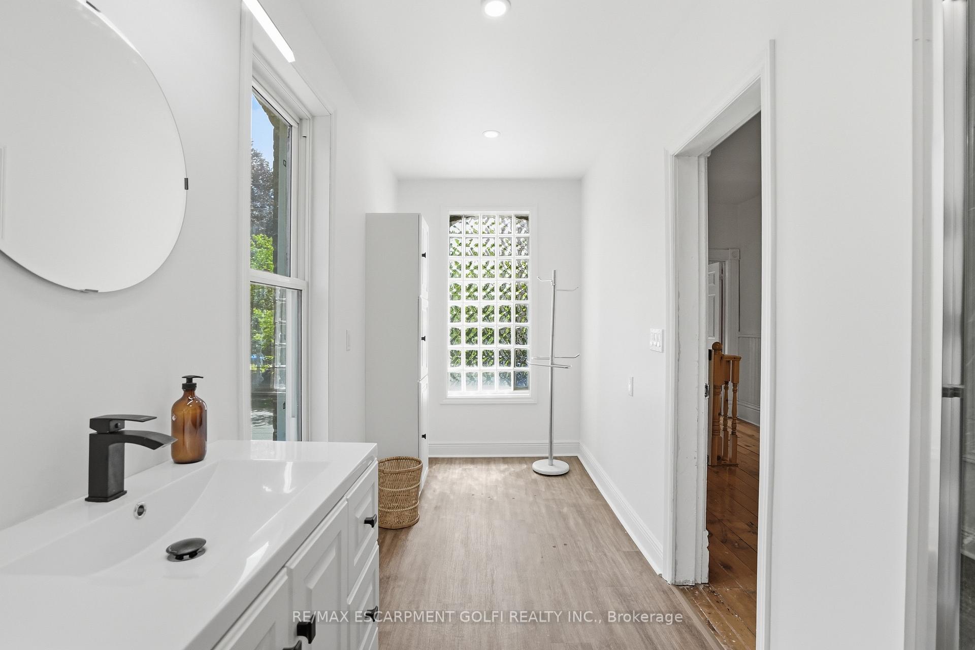 Photo 12 of 86 Oak Street, Brantford, Old West Brant — HOMEH